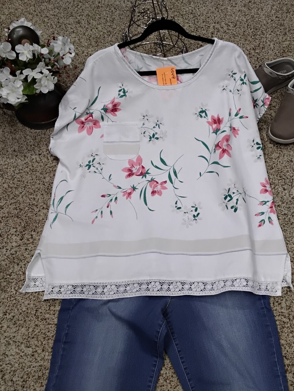 4049 Size 1X White Floral Pocket-FrontCotton Top, Made From A Table Cloth.